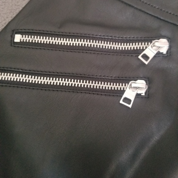 Faux leather skirt - Picture 3 of 4